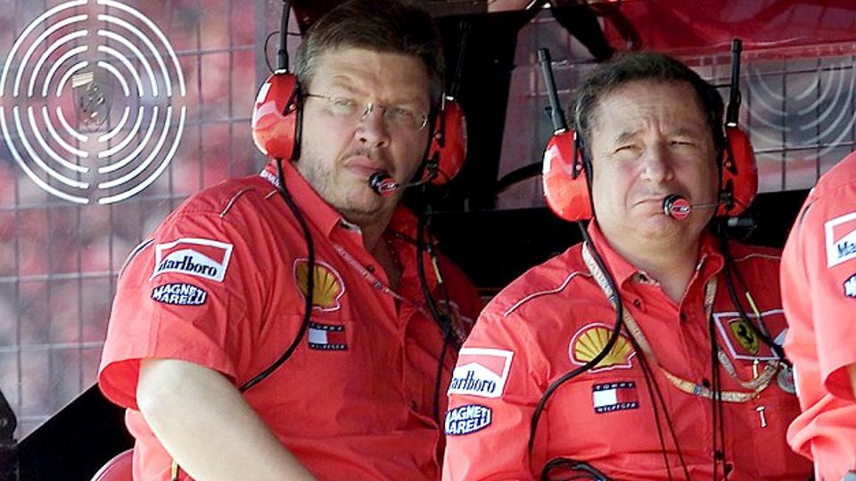 Mantan petinggi Ferrari, Ross Brawn (kiri), membongkar sosok asli Michael Schumacher. - INDOSPORT